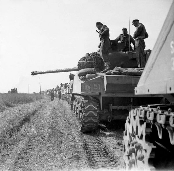 Czołgi 1 Dywizji Pancernej z oznaczeniem PL w Normandii w 1944 roku