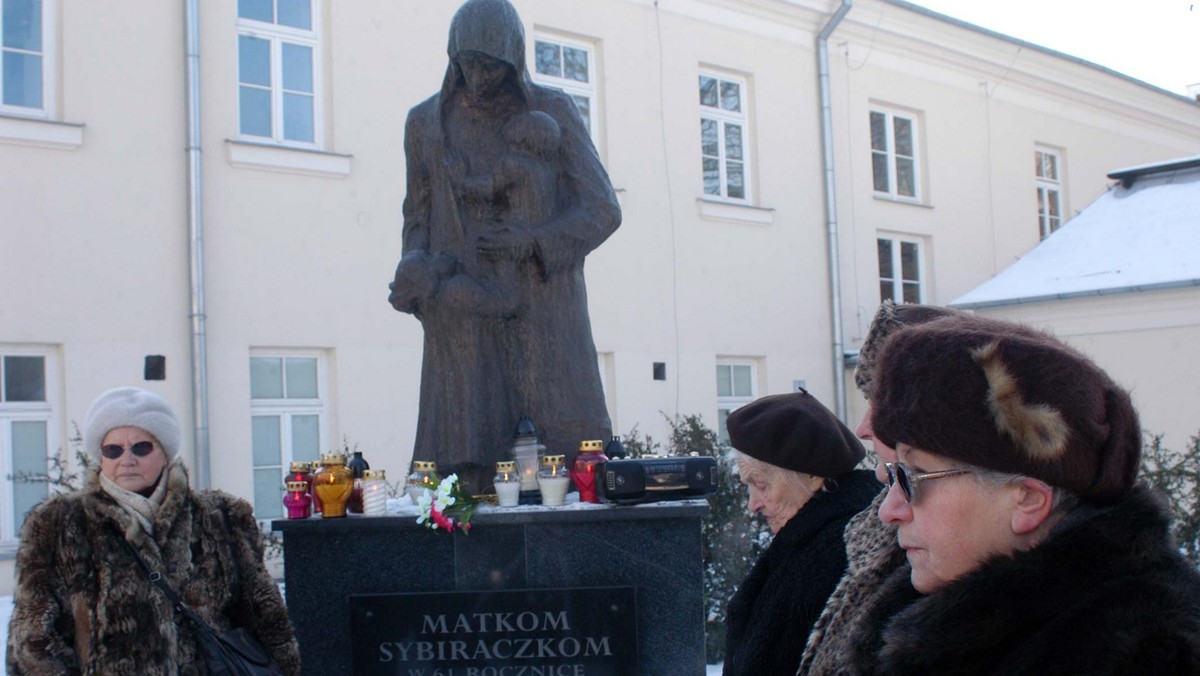 Pamięć Polaków wywiezionych przez władze sowieckie na Sybir z dawnych kresów Rzeczypospolitej uczczono dziś w Lublinie w 77. rocznicę rozpoczęcia masowych deportacji.