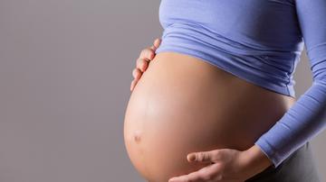 alhasi és derékfájdalom terhesség elején