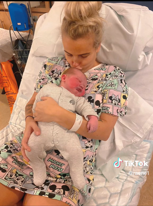 Mamička i personál nemocnice zostali v úžase.