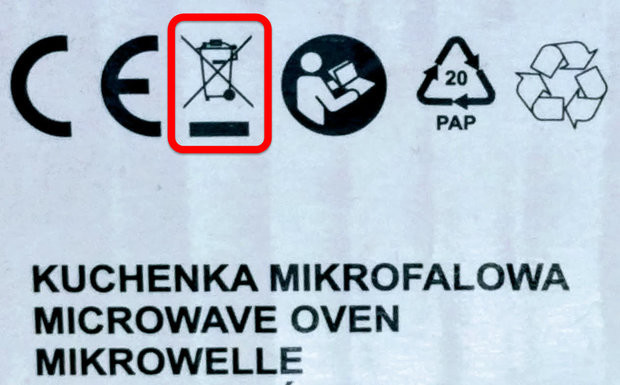 Taki symbol na opakowaniu lub tabliczce znamionowej sprzętu elektrycznego oznacza, że danego urządzenia nie wolno wyrzucać na zwykły śmietnik.