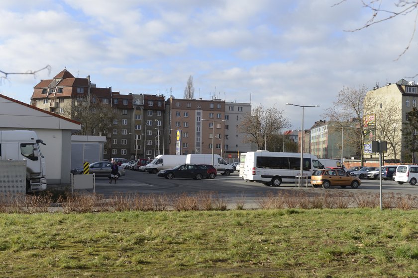 Rodzinna wieś wstydzi się za komendanta