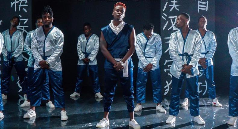 Willy Paul  with his dancers