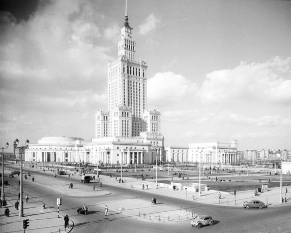 Pałac Kultury i Nauki w Warszawie w 1961 r.