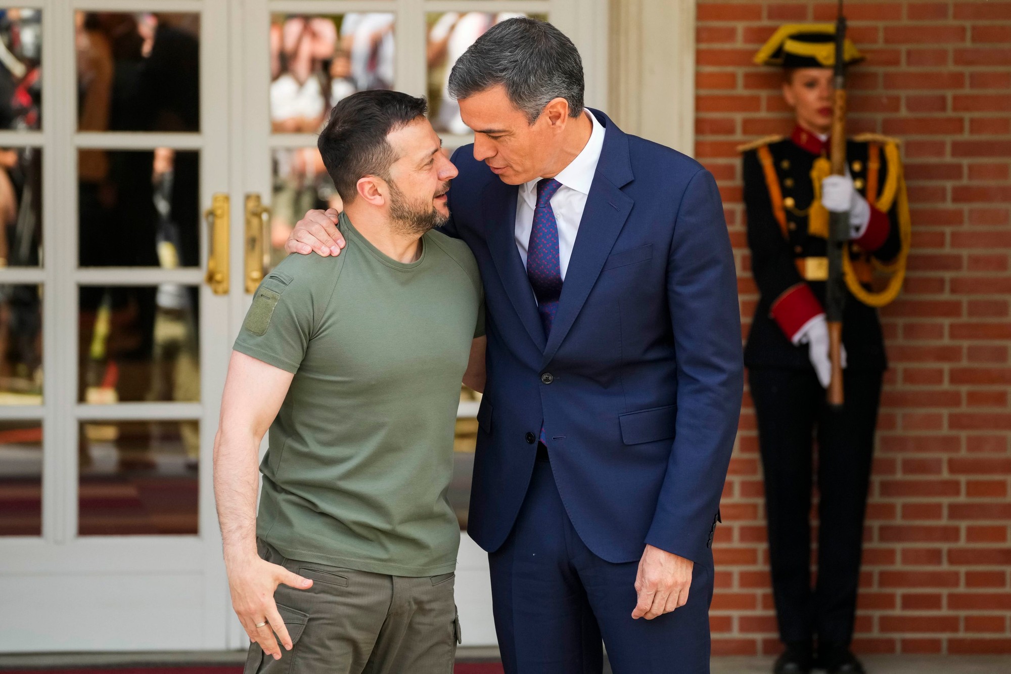 Ukrajinský prezident Zelenskyj a španielsky premiér Pedro Sánchez.