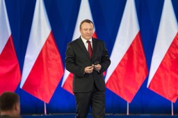 Kurski: Naród zbierając się przed Pałacem Prezydenckim wybrał miejsce na pomnik smoleński