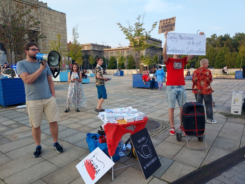 Pikieta przeciwników Konfederacji.