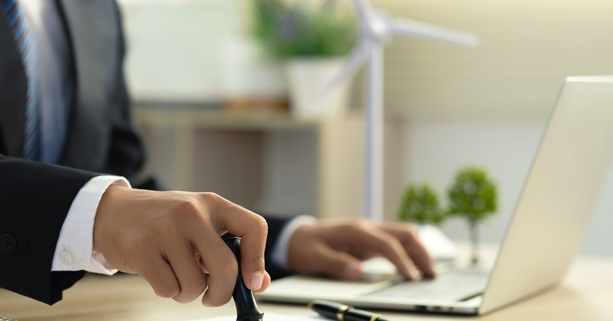 Podatek od nieufności: miliardy złotych uciekają z polskich firm przez oszustów [RAPORT]