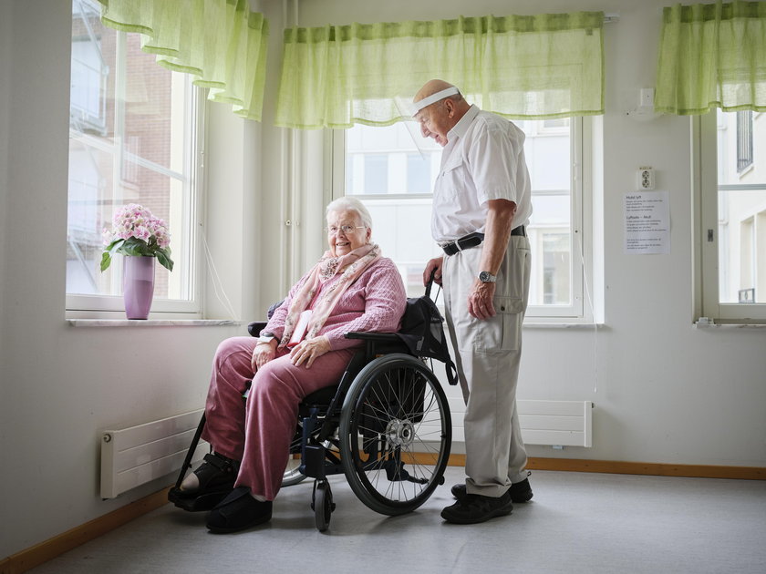 Szwecja: koronawirus rozdzielił małżeństwo seniorów