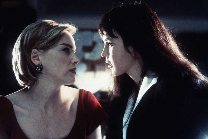 U filmu "Diabolique" snimljenom 1996.  imala je vruće scene sa Šeron Stoun