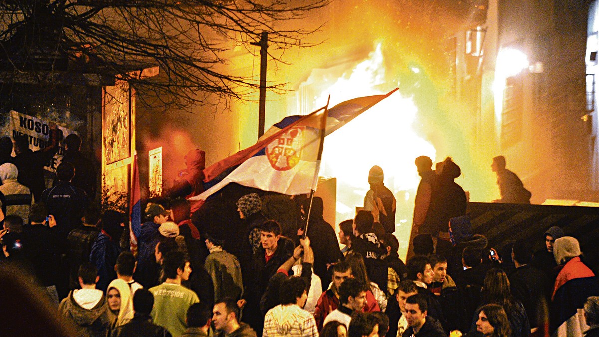 neredi beograd ambasada 2008._ 210208_foto Ognjen Radosevic (1)