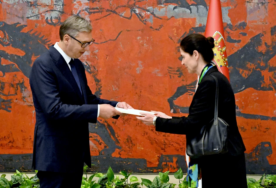 Predsednik Aleksandar Vučić primio je danas akreditivno pismo nove ambasadorke Savezne Republike Nemačke Anke Gizele Holštajn