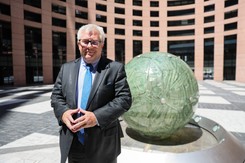 Chińskie motorowery, tir i inne... Tak europoseł Czarnecki 'podróżował' do Brukseli [SZCZEGÓŁY ZARZUTÓW]