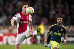 Holandia: remis Ajaxu, asysta Milika w meczu na szczycie