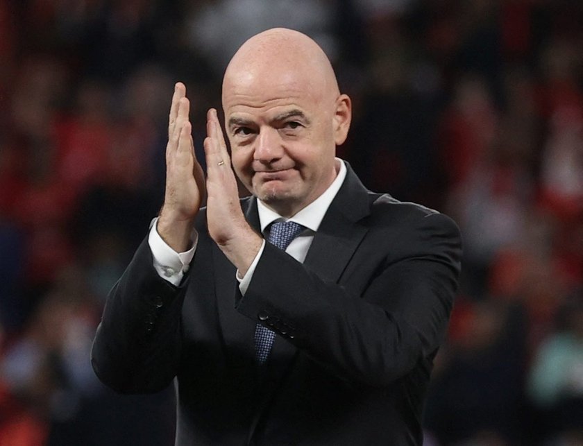 Gianni Infantino (52 l.), szef FIFA, nieraz bratał się z Władimirem Putinem (70 l.), a strumień rosyjskiej forsy szeroko płynie do kasy światowej federacji.