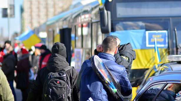 Uchodźcy wojenni z Ukrainy w Polsce: Zostaną czy wrócą do kraju? [BADANIE]