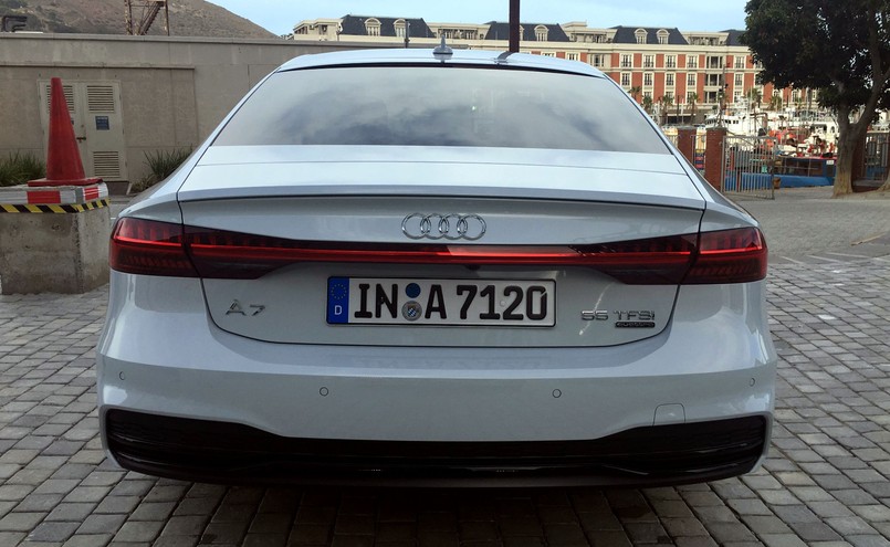 Podczas otwierania i zamykania drzwi, Audi A7 Sportback wita nas lub żegna dynamicznymi animacjami reflektorów przednich i świateł tylnych