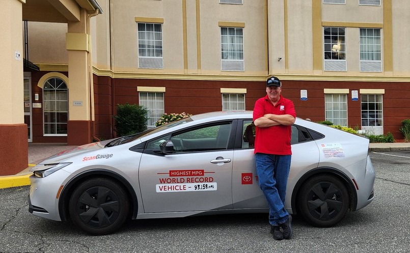 Rekordowo niskie zużycie paliwa Toyoty Prius trafiło do Księgi Rekordów Guinnessa