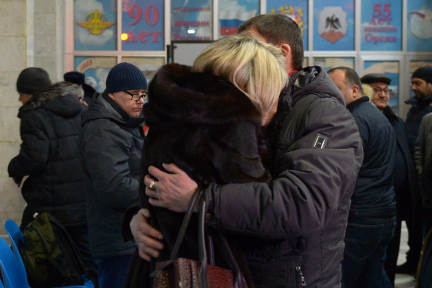 Krewni ofiar katastrofy samolotu na lotnisku w Orsku