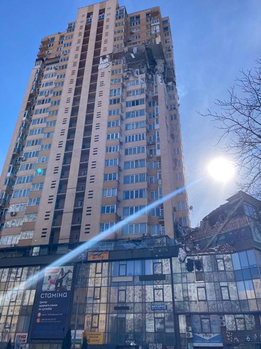 Apartamentowiec Lobanovsky w Kijowie. W ten budynek, stojący przy ul. Łobanowskiego, uderzył rosyjski pocisk