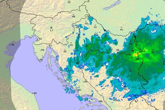 (MAPA) NEVREME KAKVO SE NE PAMTI U HRVATSKOJ! Orkanski udari vetra u Zagrebu čupali drveće, škole zatvorene, više ljudi povređeno