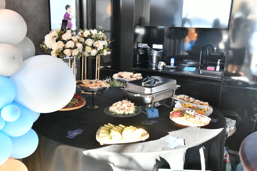 Slavlje povodom rođenja sina Tare Simov