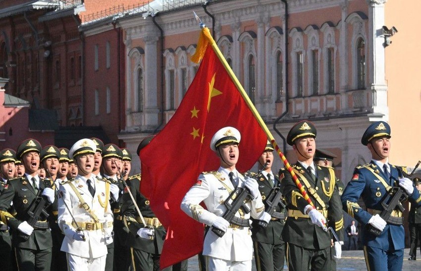 Kineski vojnici na paradi u Moskvi | Foto: ILYA PITALEV/HOST PHOTO AGENCY RIA NOVOSTI/HANDOUT/EPA-EFE/Shutterstock