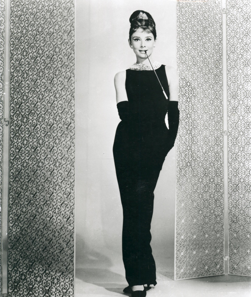 Stylizacje, które zapisały się w historii show-biznesu: Audrey Hepburn w filmie "Śniadanie u Tiffany'ego"