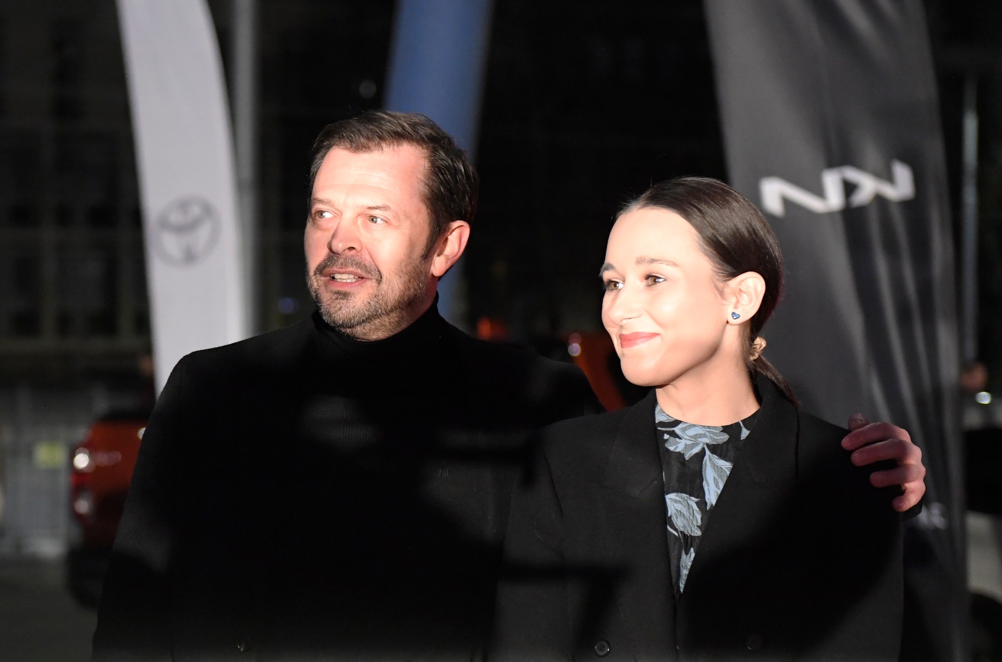 Slávnostná premiéra slovenského filmu Vojna policajtov - zľava herci Alexander Bárta a Anežka Petrová.