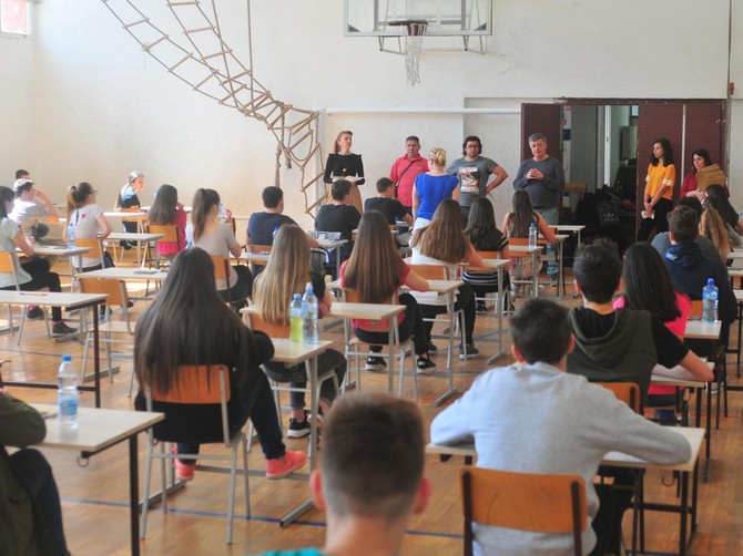 Danas je počelo polaganje male mature testom iz srpskog jezika