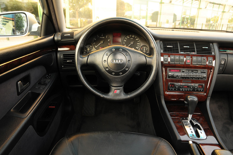 Audi A8 (1994-2002) - Wciąż nie na każdą kieszeń