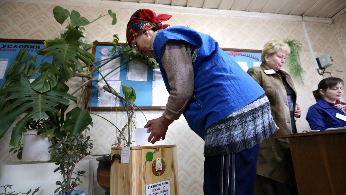 Na Białorusi zakończyły się wybory do władz lokalnych. Chociaż tylko w nieco ponad 10 proc. okręgów był więcej niż jeden kandydat, frekwencja do godz. 18 (16 czasu polskiego) wyniosła według Centralnej Komisji Wyborczej ponad 70 proc.
