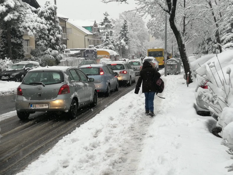 Na desetine autobusa zarobljeno u ulici Blagoja Parovića