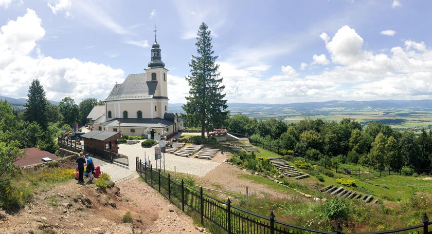 Agresywny ksiądz unika kary