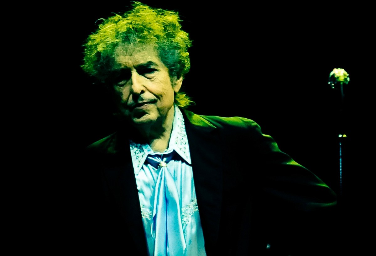 Bob Dylan rozdaje swoje płyty seniorom