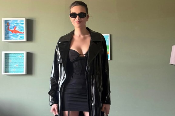 ANICA LAZIĆ U HALTERIMA Svi trljaju oči zbog vrele fotke 39 godina mlađe devojke Lazara Ristovskog, provocira kao nikada: "Bez komentara"