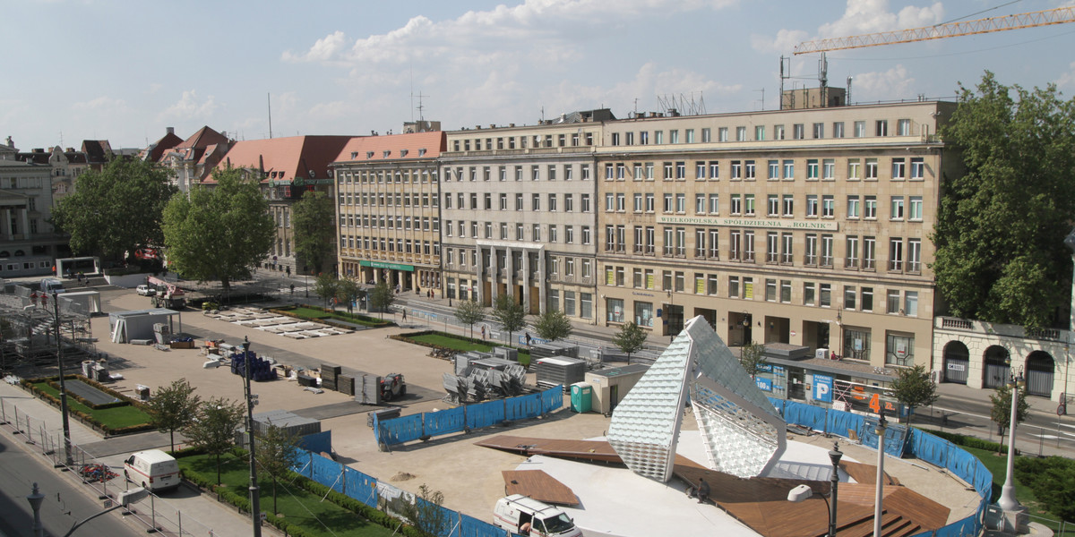 Fontanna Wolności w końcu trysnęła.