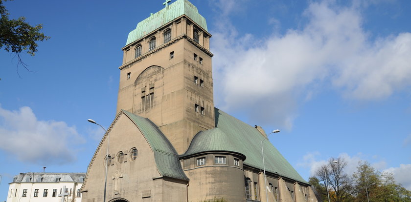 Skandal na religii. Ksiądz pokazał uczniom brutalną egzekucję