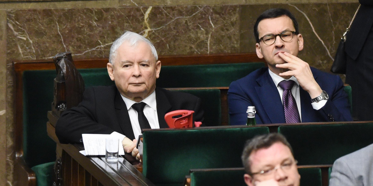 Jak pracuje wicepremier Kaczyński? „Przysiada się do premiera, pyta o dokumenty”