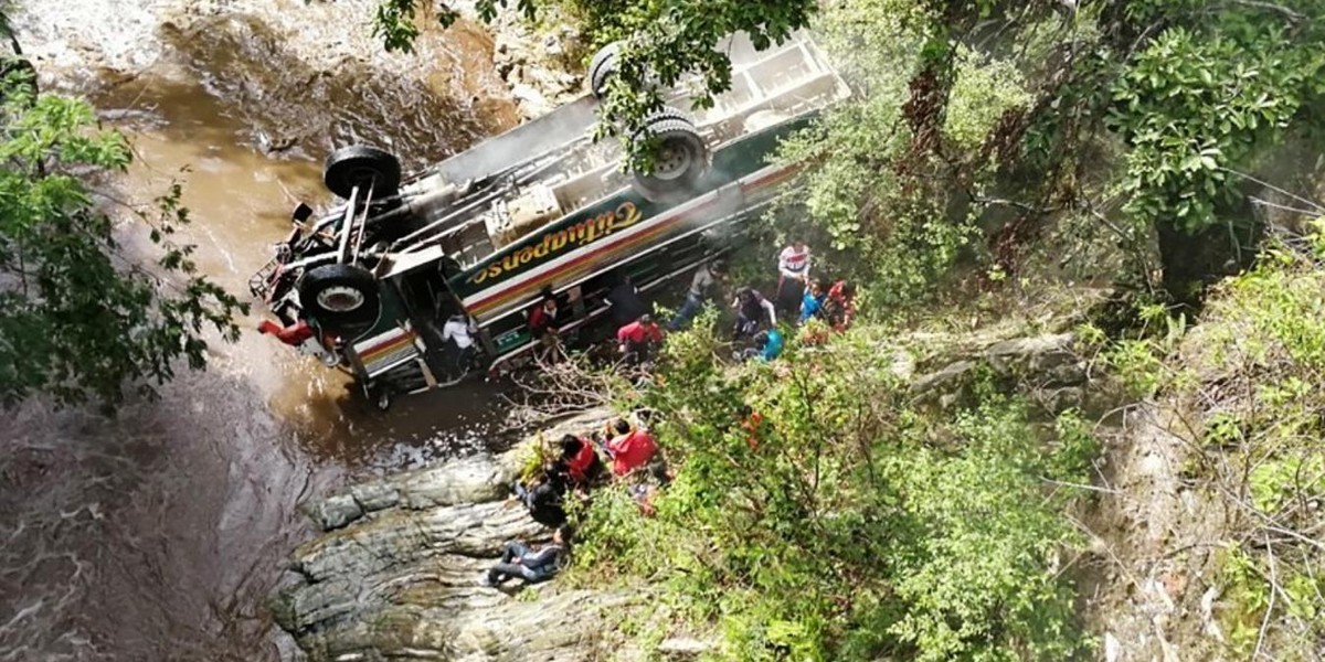 Wypadek autobusu ze studentami w Gwatemali. Nie żyje 8 osób