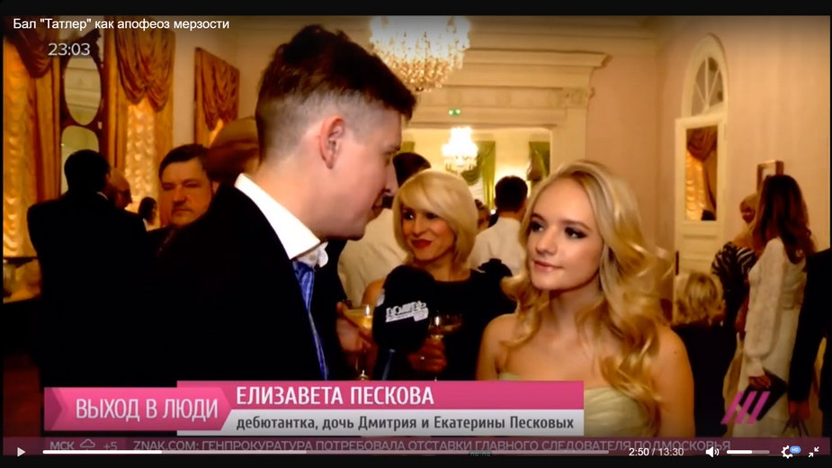 17-letnia wówczas Liza Pieskowa udziela wywiadu podczas balu debiutantek w Moskwie. 2015 r.