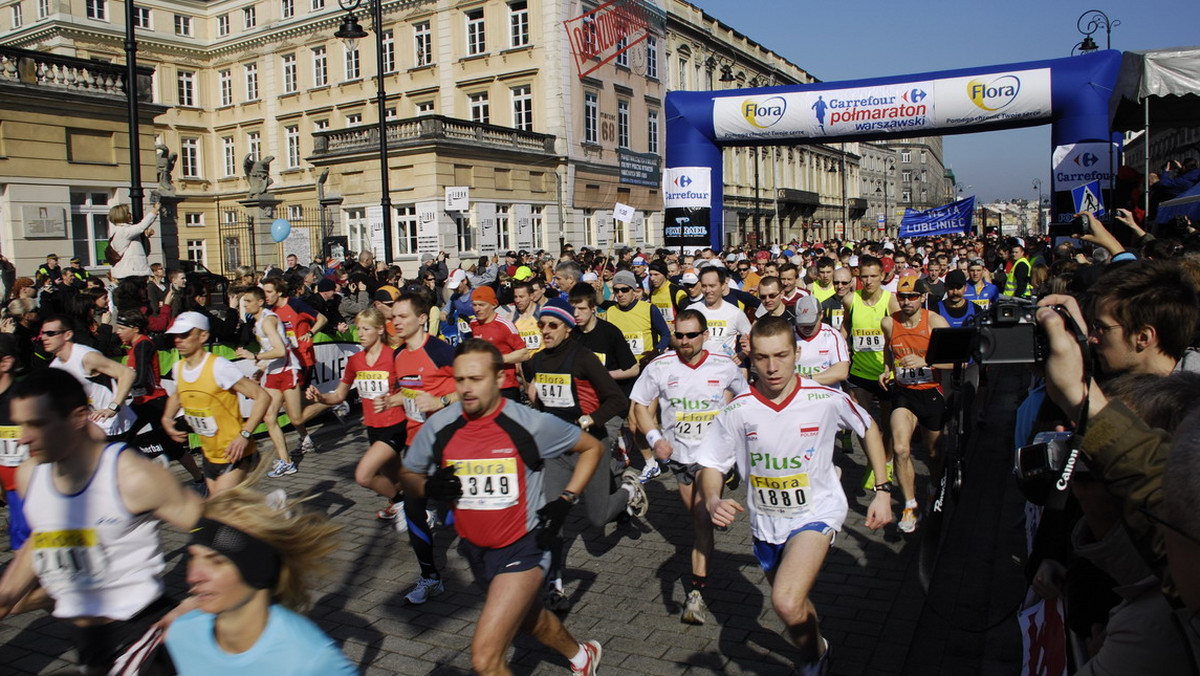 Ponad 14 tysięcy osób wystartuje w 12. już edycji Półmaratonu Warszawskiego. Ta popularna impreza sportowa odbędzie się w najbliższą niedzielę, 26 marca. Jej uczestnicy przebiegną przez cztery dzielnice i dwa mosty. Będą zmiany w ruchu drogowym i organizacji komunikacji miejskiej. Pierwsze utrudnienia już w piątek.