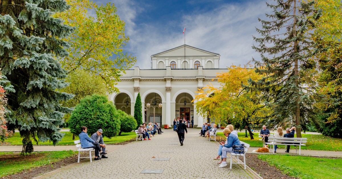 Wyjazd do sanatorium w 2026 r. bez kolejki. Jak wyjechać szybciej i kto może to zrobić?