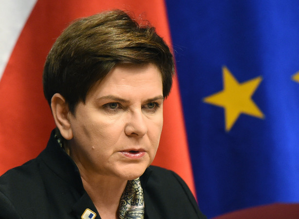 Premier Beata Szydło podczas konferencji prasowej drugiego dnia szczytu Unii Europejskiej w Brukseli