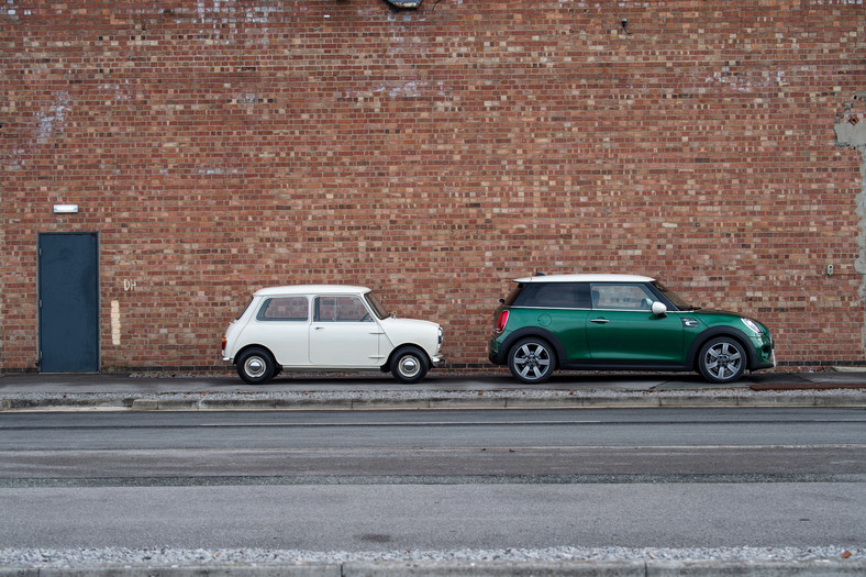 Mini 60 Years Edition i Morris Mini-Minor z 1958 r.