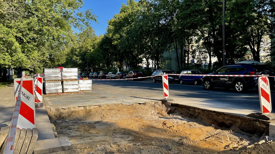 Budowa zielonych miejsc parkingowych na Teofilowie