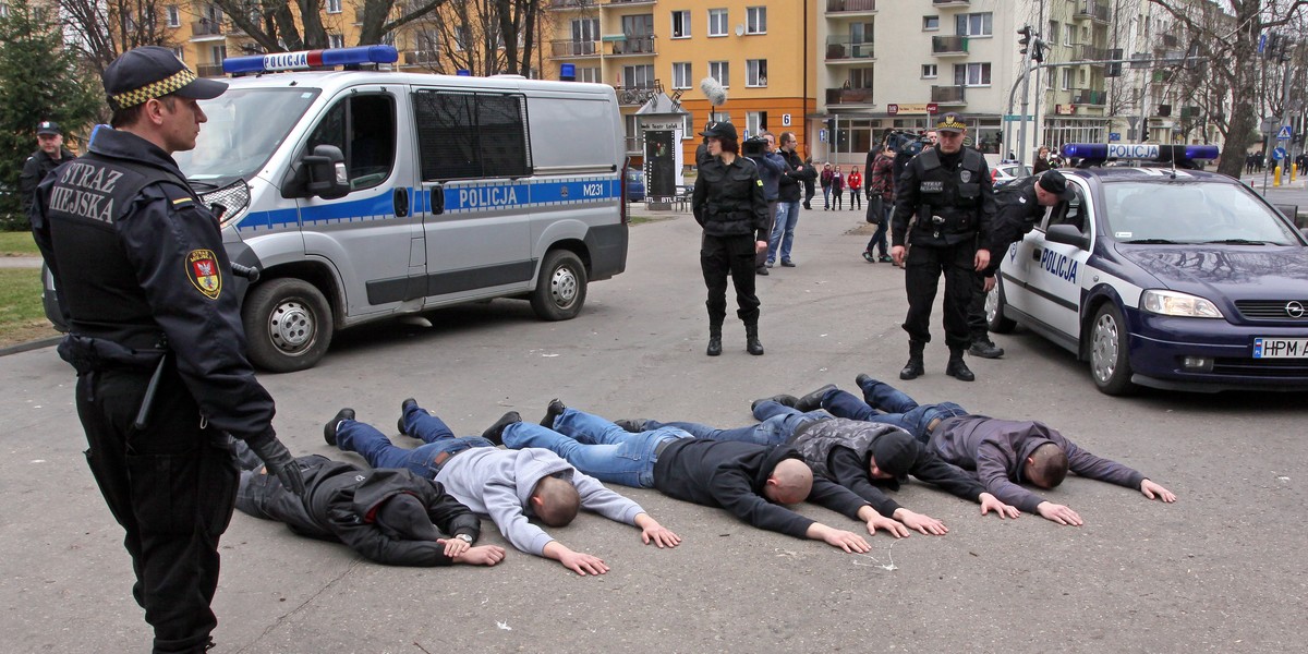 Policja zatrzymuje neofaszystow