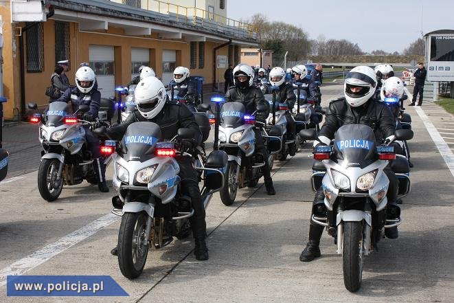 Szkolenie policjantów na motocyklach