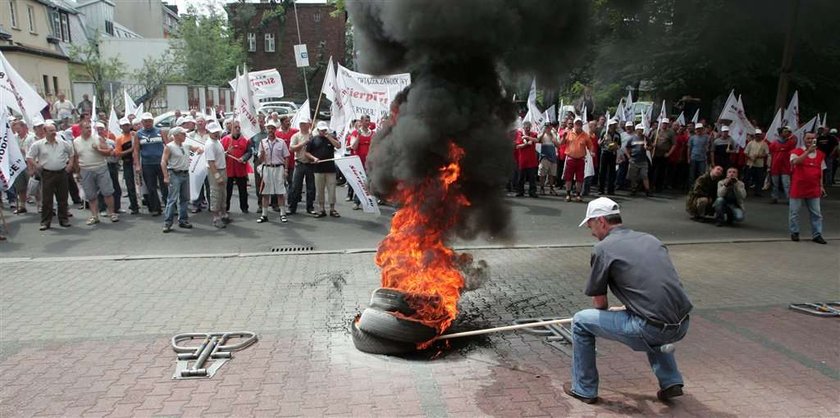 Opony płoną na demonstracjach