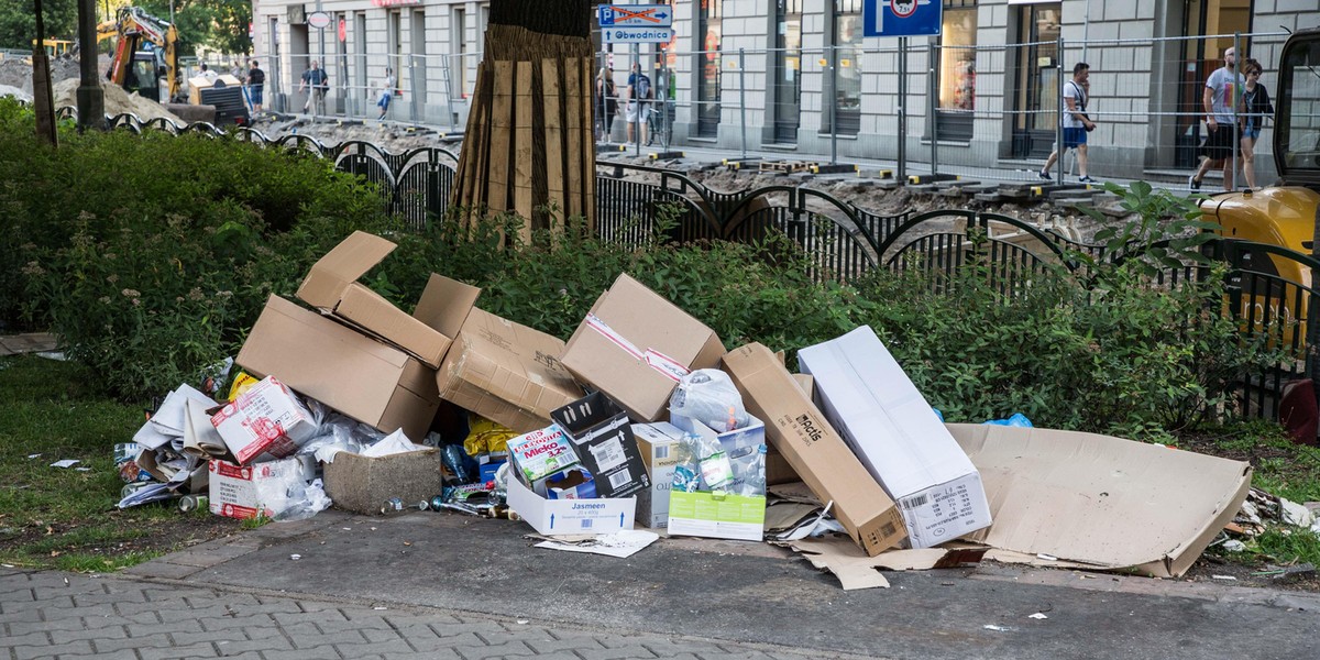 Śmieci na Plantach Dietlowskich w Krakowie